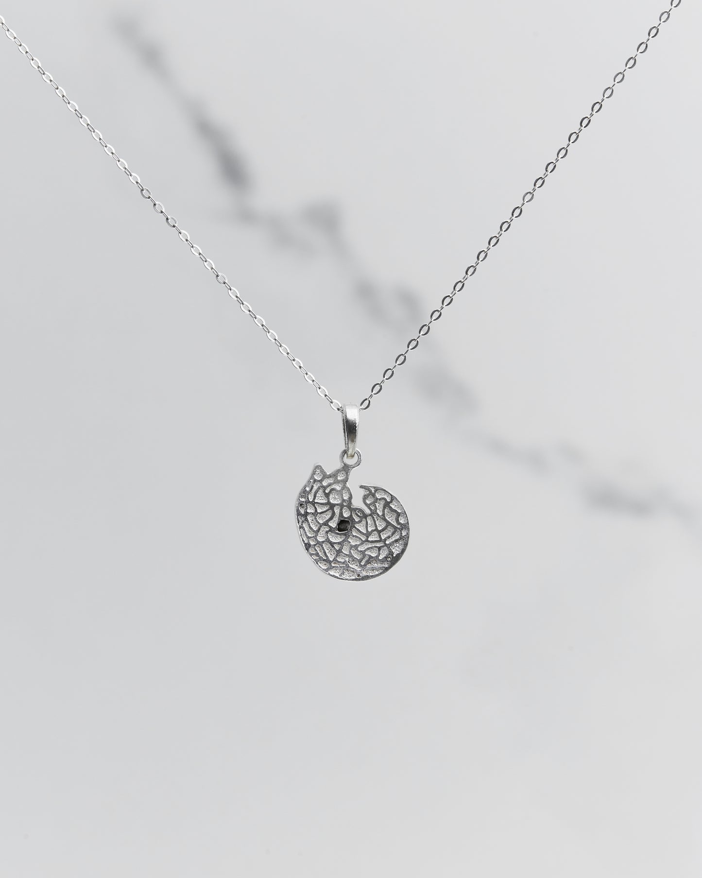 The kitten pendant