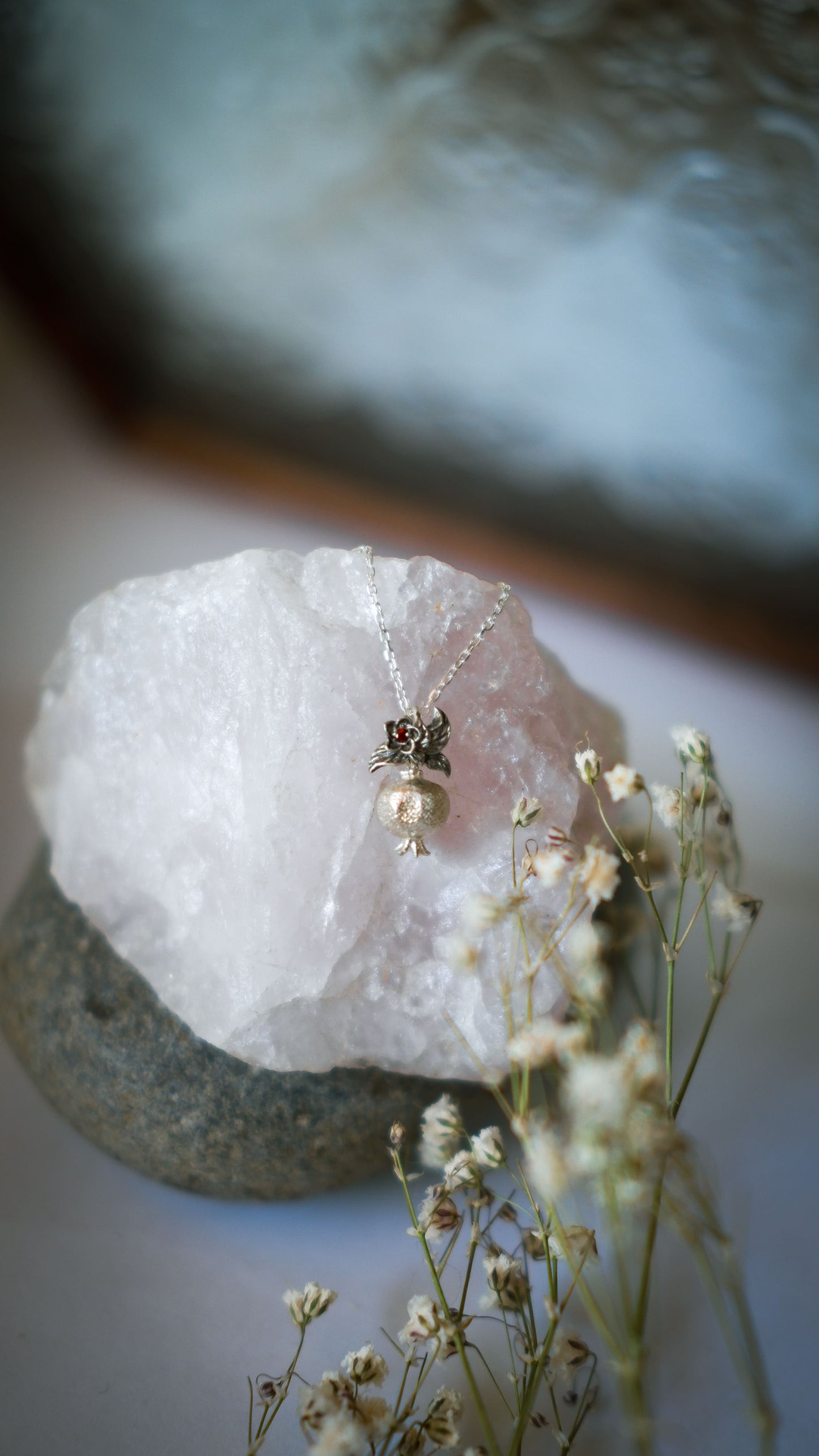 The Garnet pendant