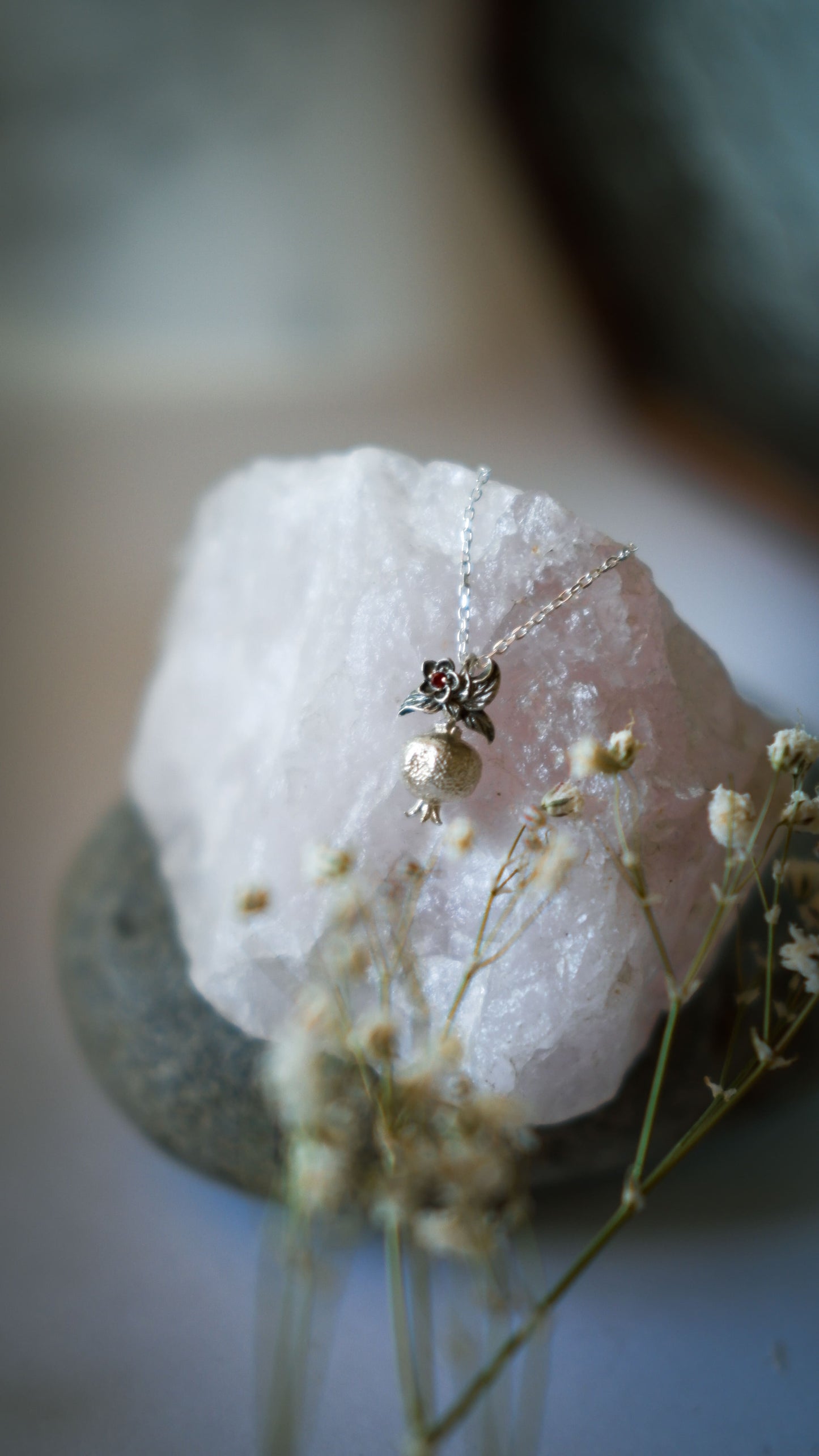 The Garnet pendant
