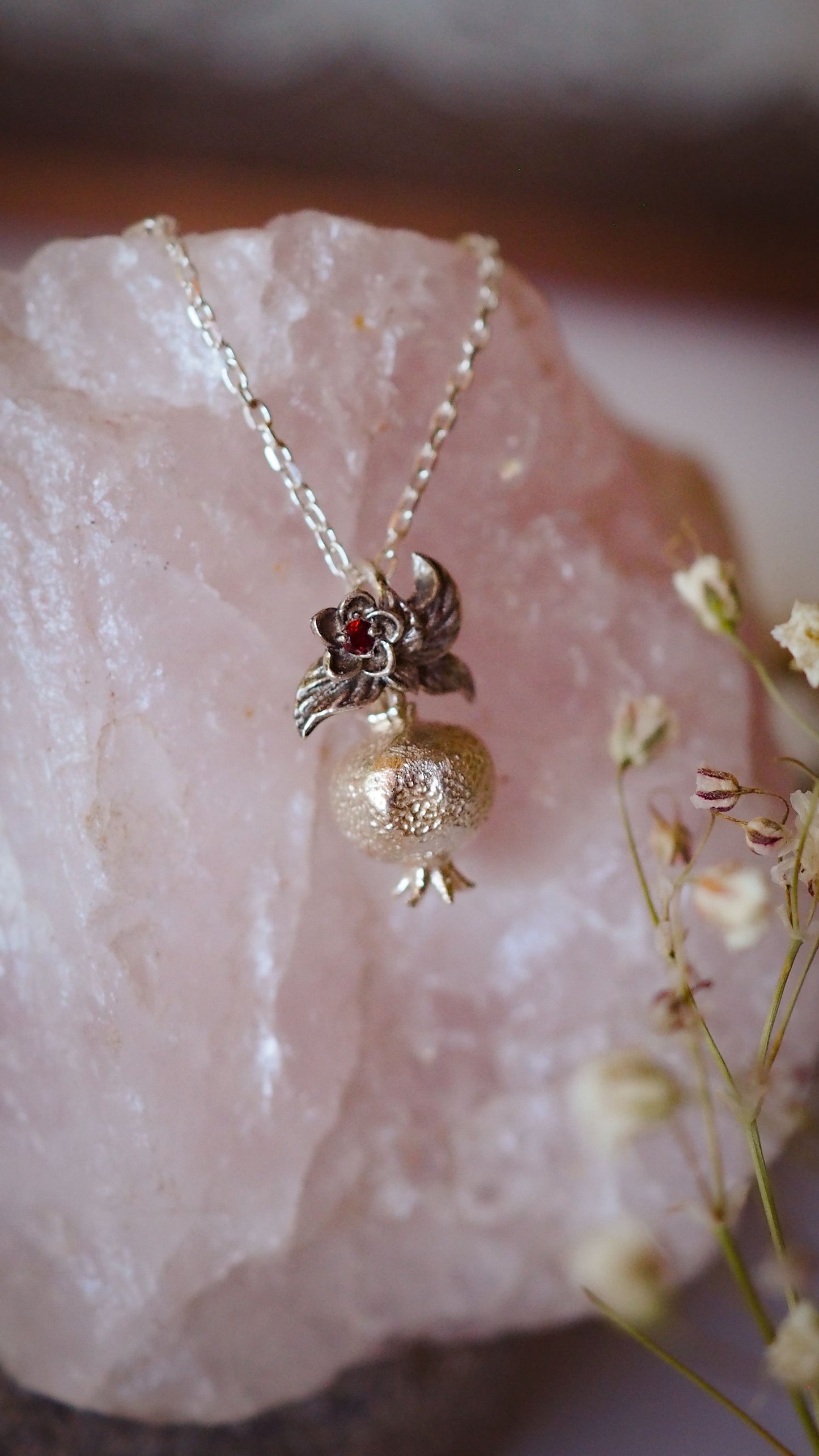 The Garnet pendant
