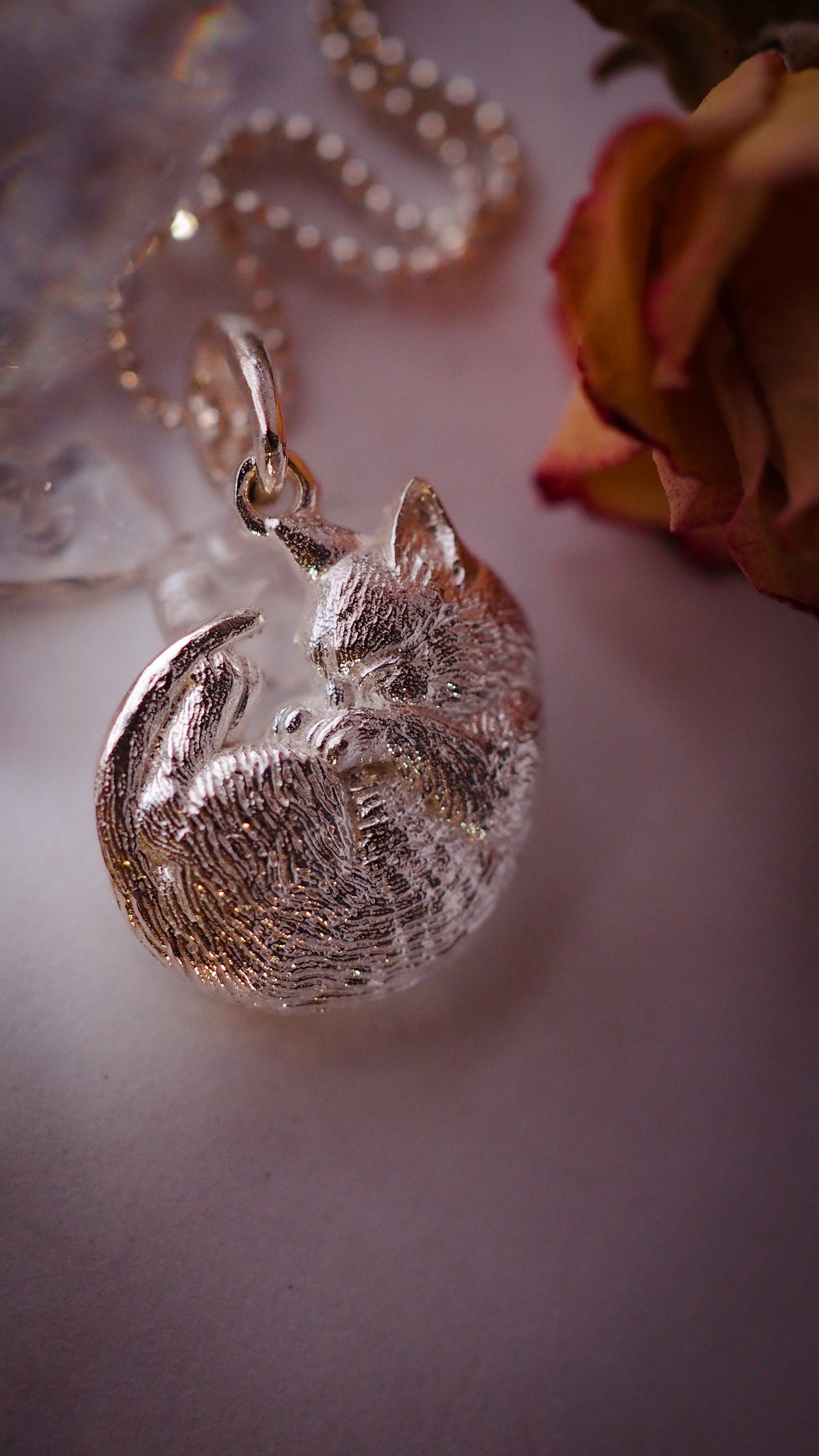 The kitten pendant