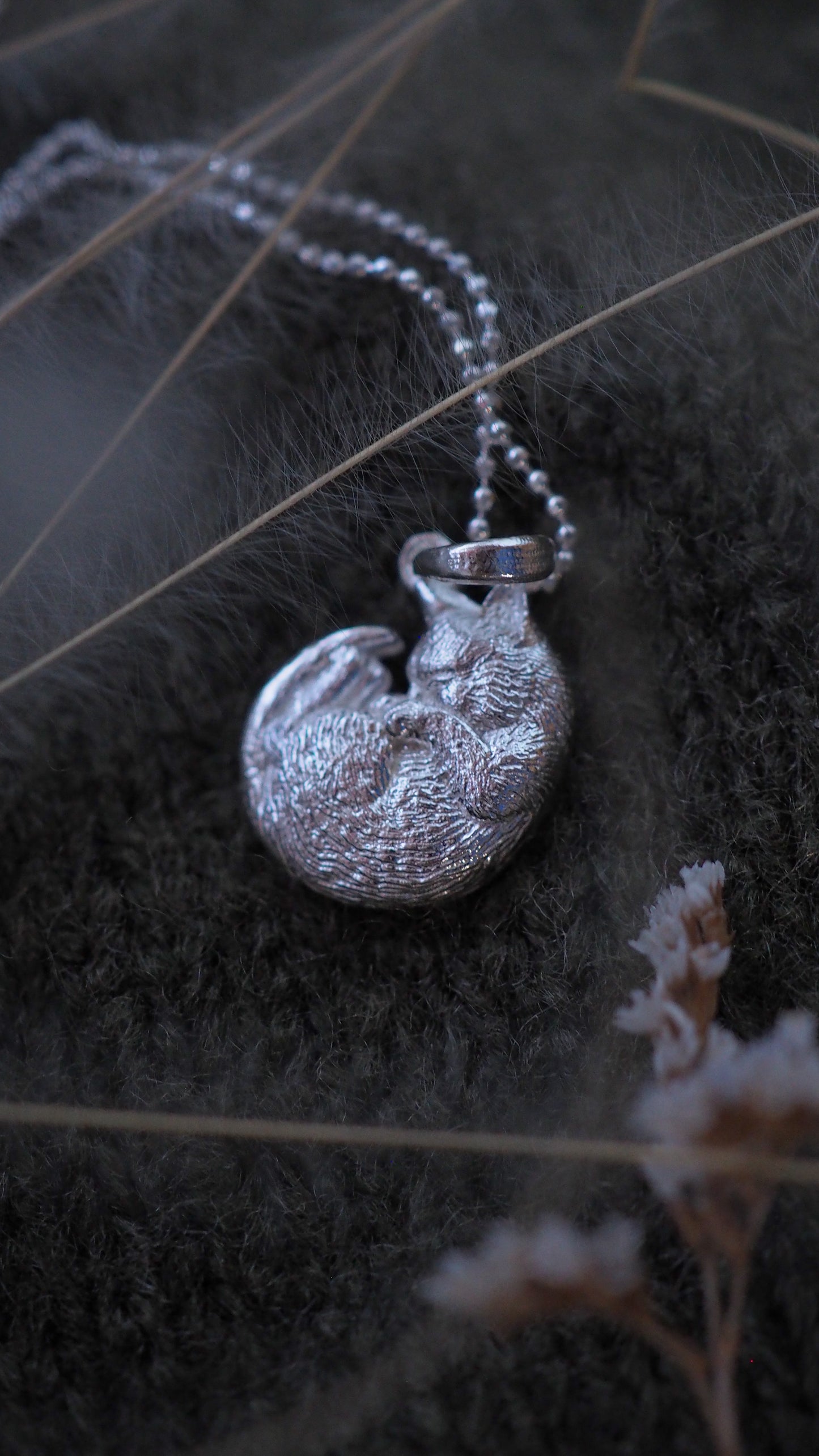 The kitten pendant